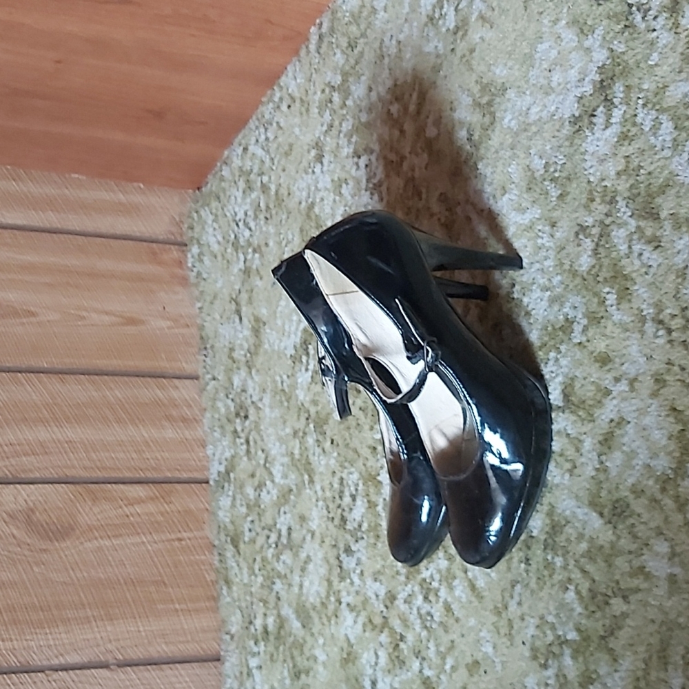 Shoes - Picture 6 of 6
